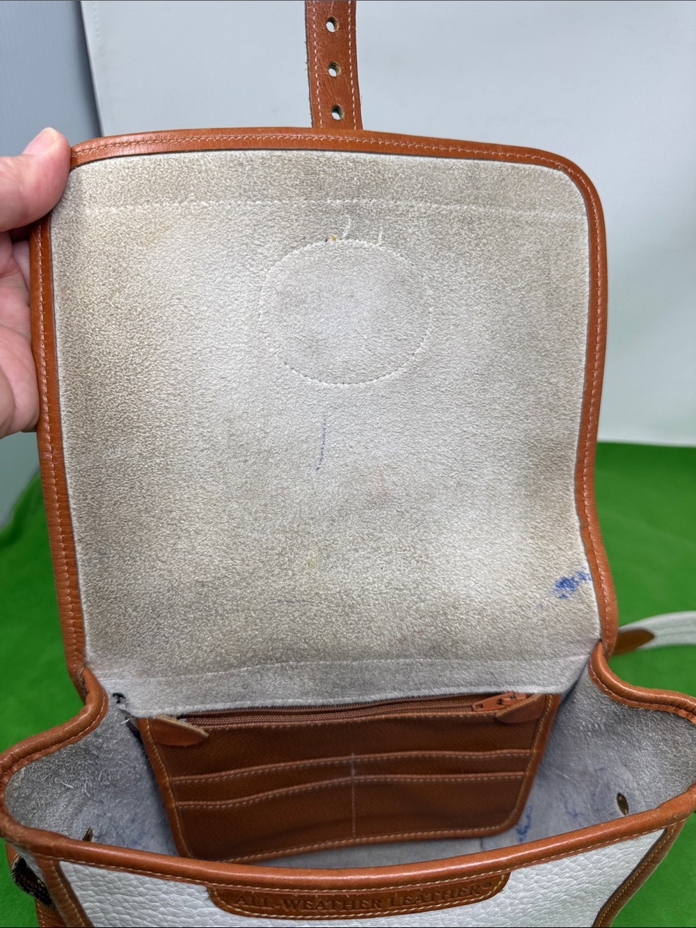 Dooney Bourke White Pebbled Leather Bag - Picture 16 of 17